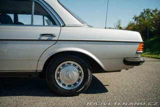 Mercedes-Benz 230 e , automat,2.majite!! 1982