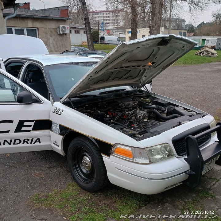 Ford Crown Victoria P71 police interceptor 2002