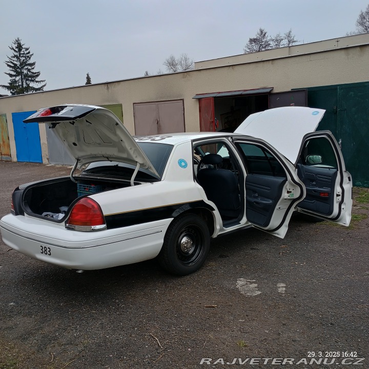 Ford Crown Victoria P71 police interceptor 2002