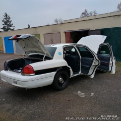 Ford Crown Victoria P71 police interceptor 2002