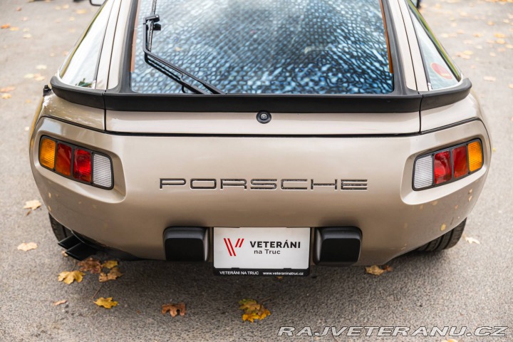 Porsche 928 S 1983