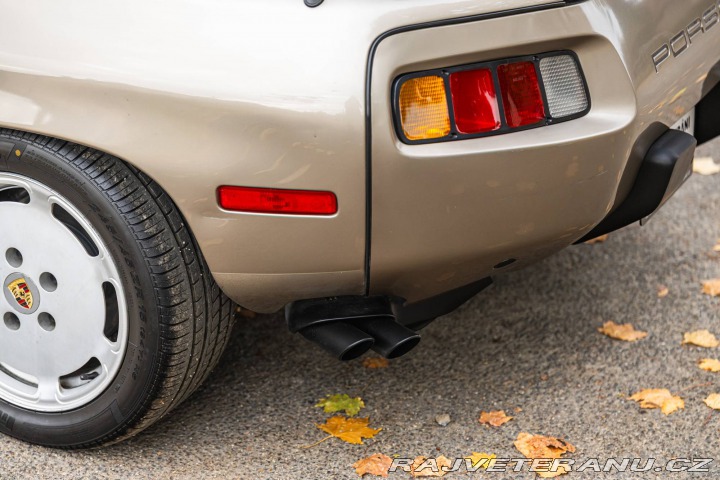 Porsche 928 S 1983
