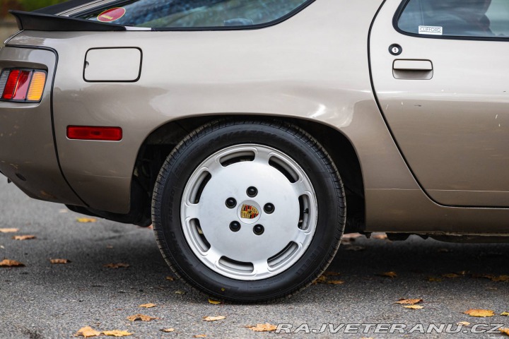 Porsche 928 S 1983
