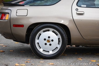 Porsche 928 S 1983