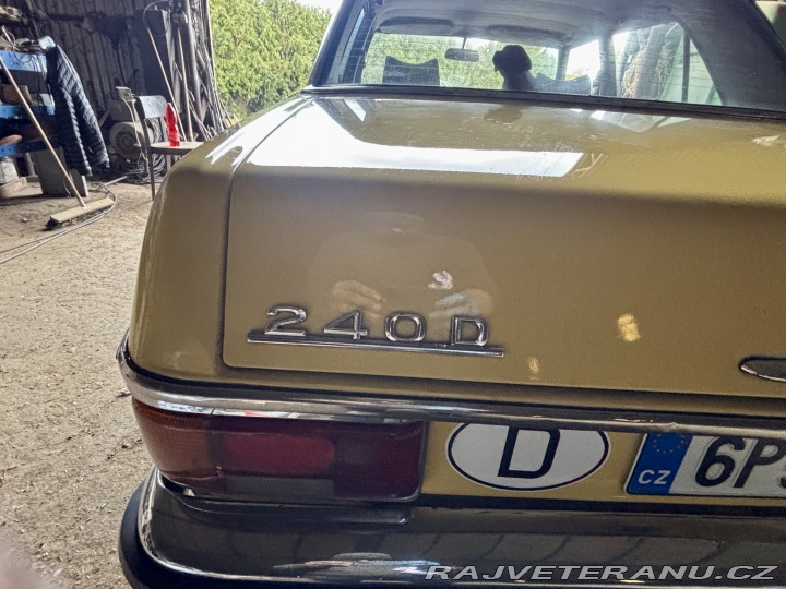 Mercedes-Benz 240 W114/ 115 1975