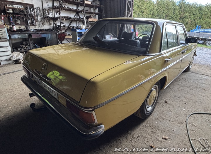 Mercedes-Benz 240 W114/ 115 1975