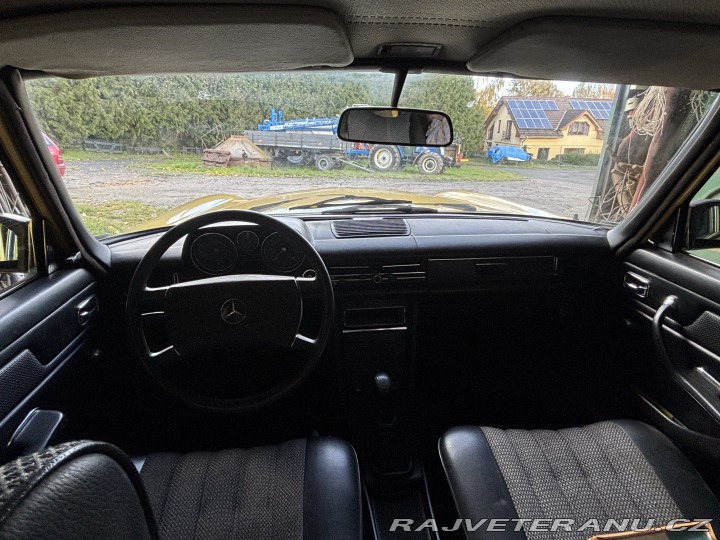 Mercedes-Benz 240 W114/ 115 1975