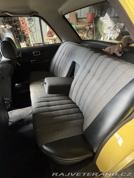 Mercedes-Benz 240 W114/ 115 1975