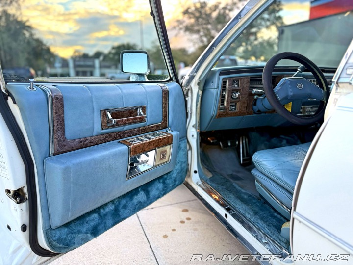 Cadillac Fleetwood 7.0 V8 | 1.majitel 1979