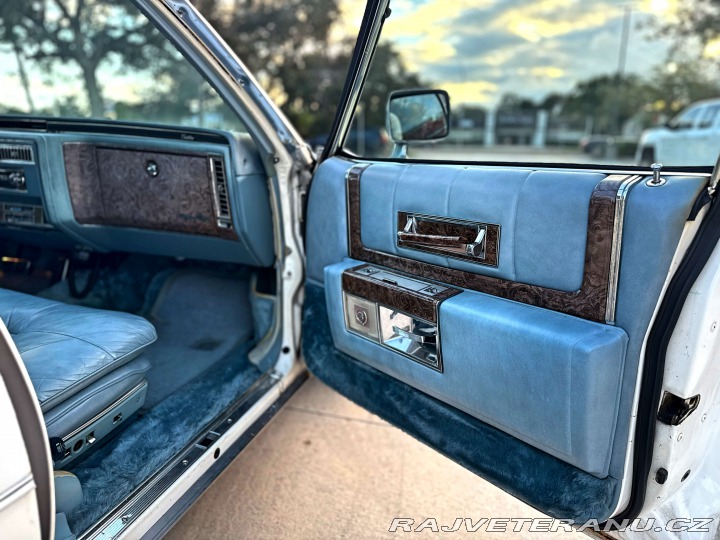 Cadillac Fleetwood 7.0 V8 | 1.majitel 1979
