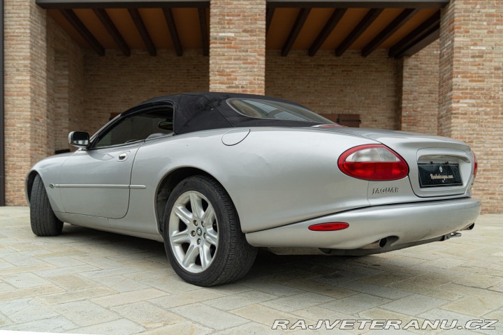 Jaguar XK8 SPIDER 2000