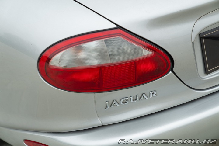Jaguar XK8 SPIDER 2000