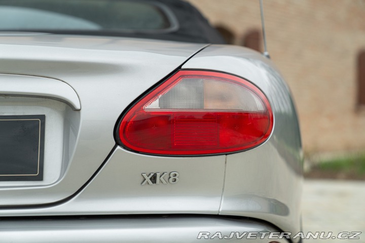 Jaguar XK8 SPIDER 2000