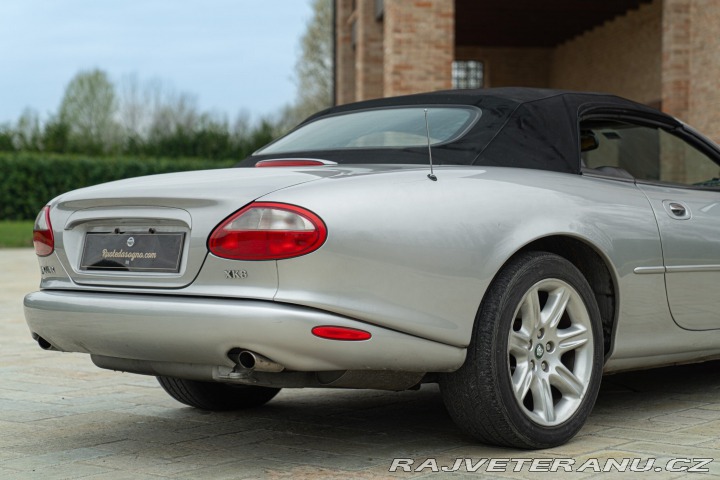 Jaguar XK8 SPIDER 2000