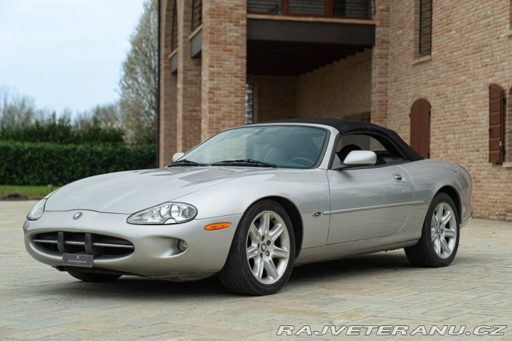 Jaguar XK8 SPIDER 2000