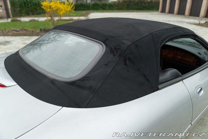 Jaguar XK8 SPIDER 2000