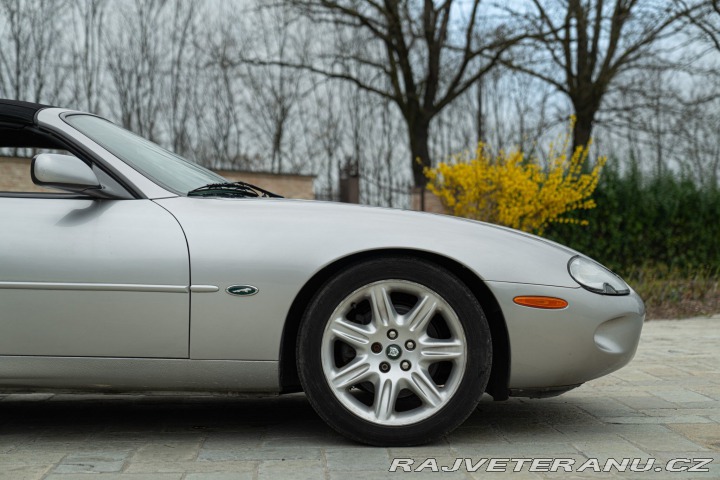 Jaguar XK8 SPIDER 2000