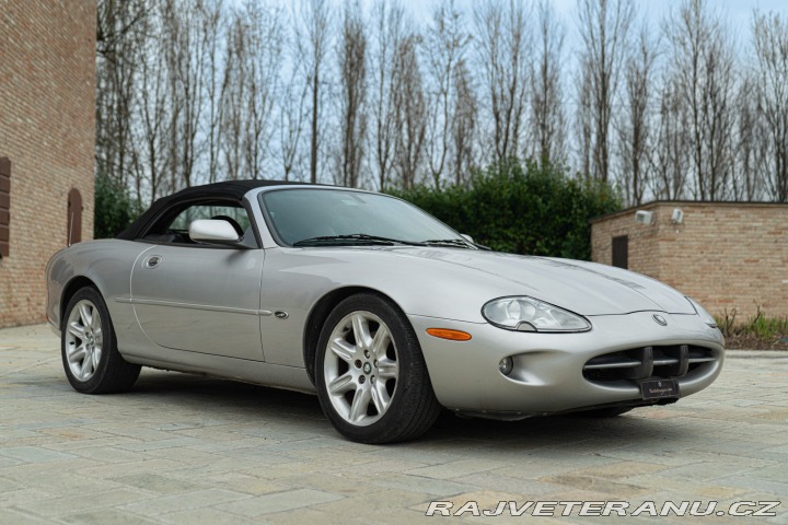 Jaguar XK8 SPIDER 2000
