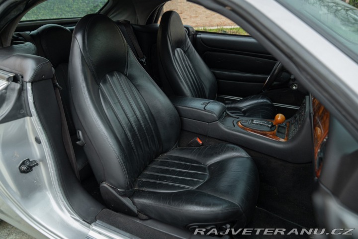 Jaguar XK8 SPIDER 2000