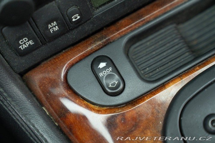 Jaguar XK8 SPIDER 2000