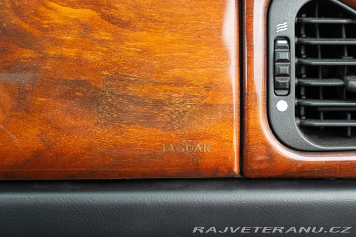 Jaguar XK8 SPIDER 2000