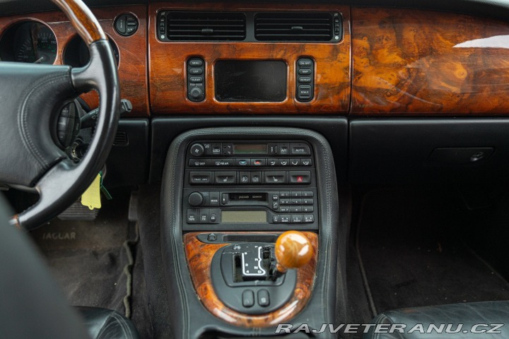 Jaguar XK8 SPIDER 2000