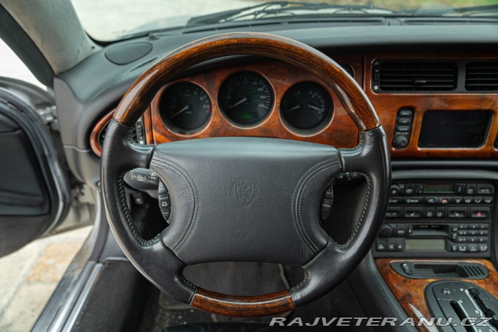 Jaguar XK8 SPIDER 2000