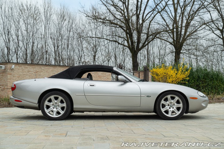 Jaguar XK8 SPIDER 2000