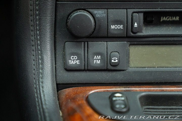 Jaguar XK8 SPIDER 2000