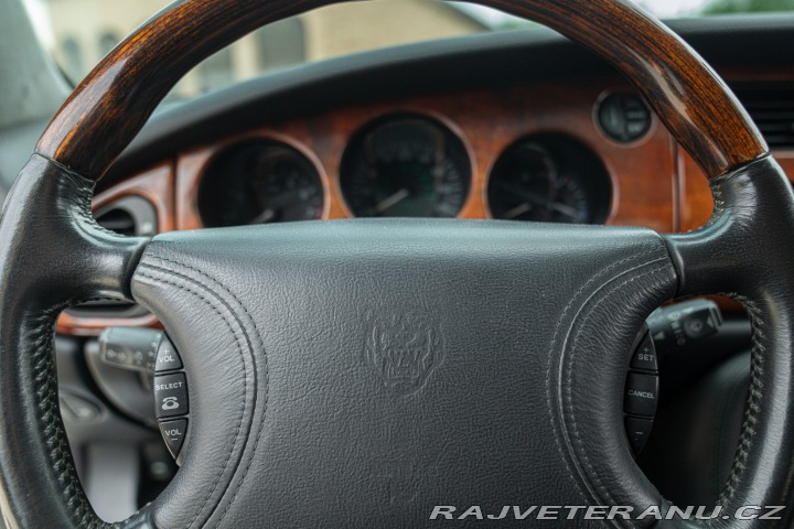 Jaguar XK8 SPIDER 2000