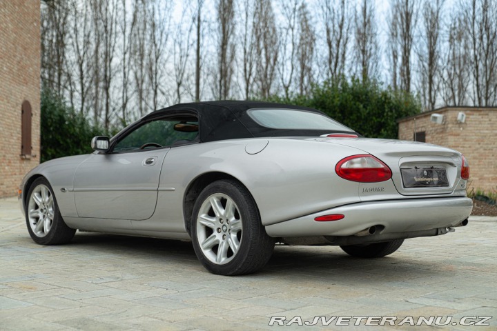 Jaguar XK8 SPIDER 2000