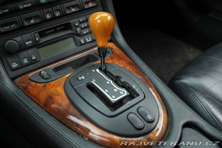 Jaguar XK8 SPIDER 2000