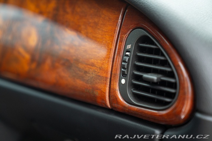 Jaguar XK8 SPIDER 2000