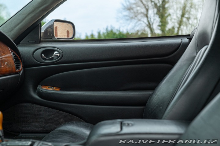 Jaguar XK8 SPIDER 2000