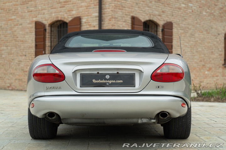 Jaguar XK8 SPIDER 2000