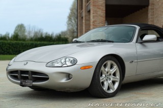 Jaguar XK8 SPIDER 2000