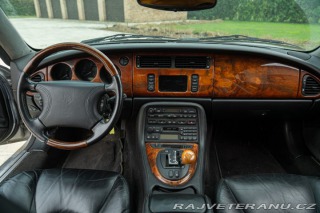 Jaguar XK8 SPIDER 2000