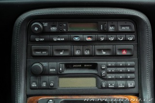 Jaguar XK8 SPIDER 2000