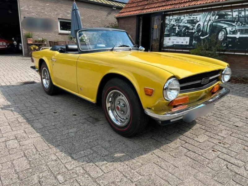 Triumph TR6 Mimosa Yellow