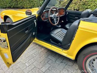 Triumph TR6 Mimosa Yellow 1974