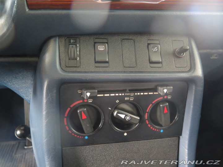 Mercedes-Benz E 123 3.0D pohřební vůz, TO 1983