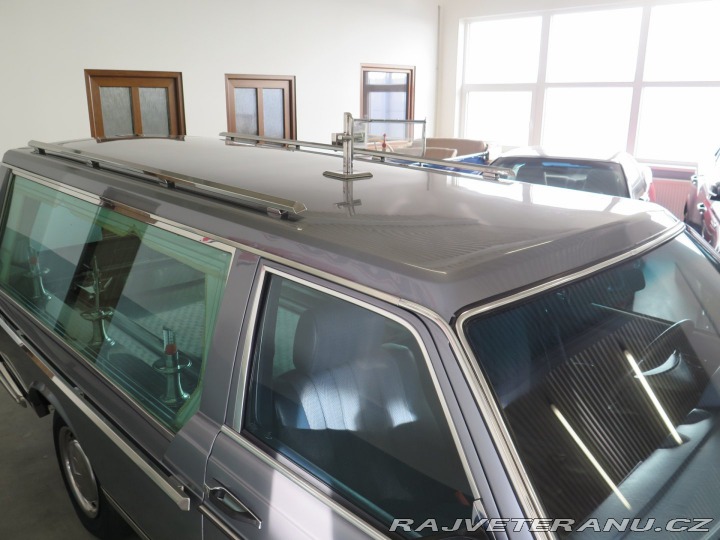 Mercedes-Benz E 123 3.0D pohřební vůz, TO 1983