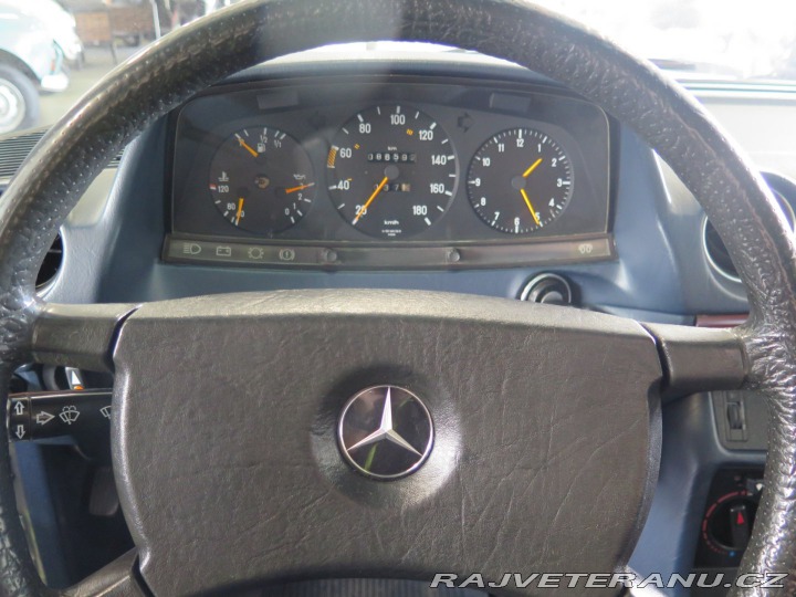 Mercedes-Benz E 123 3.0D pohřební vůz, TO 1983