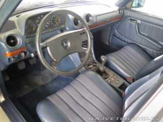 Mercedes-Benz E 123 3.0D pohřební vůz, TO 1983