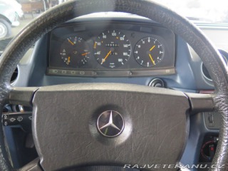 Mercedes-Benz E 123 3.0D pohřební vůz, TO 1983