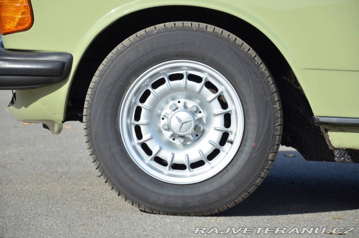 Mercedes-Benz 300 W123 300D 1976