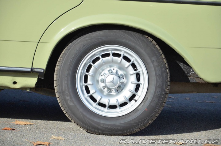 Mercedes-Benz 300 W123 300D 1976