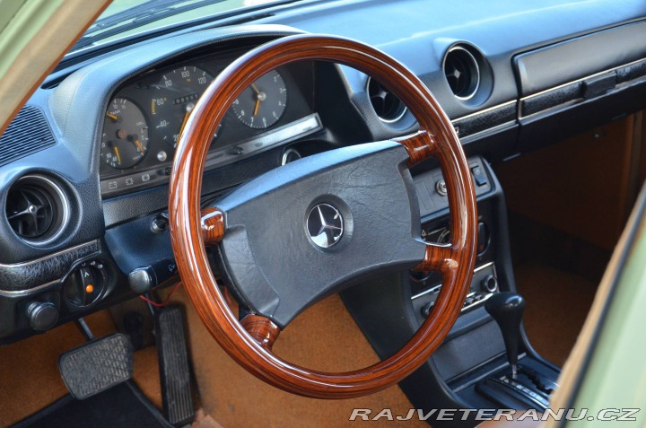 Mercedes-Benz 300 W123 300D 1976