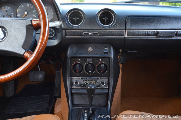 Mercedes-Benz 300 W123 300D 1976