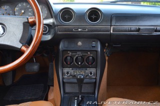 Mercedes-Benz 300 W123 300D 1976